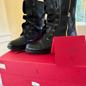 VALENTINO
Black Leather Ruffle Combat Boots Size 
37.5/7.5